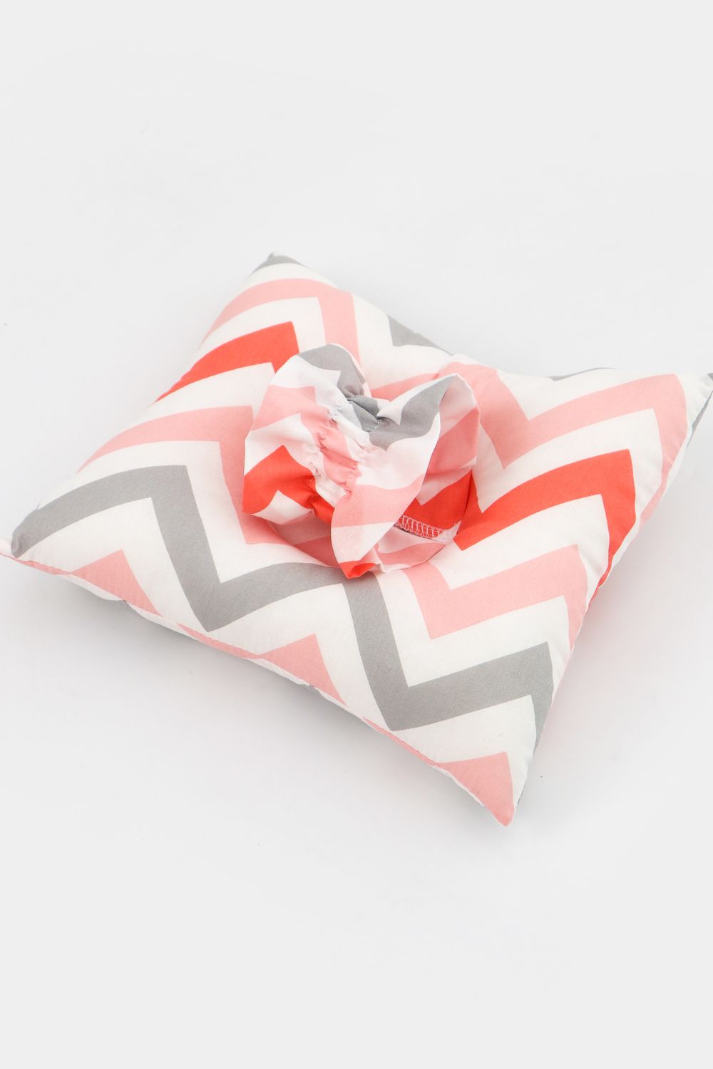 Подушка для кормления ребенка на манжете арт. ПКР/зигзаг-розовый