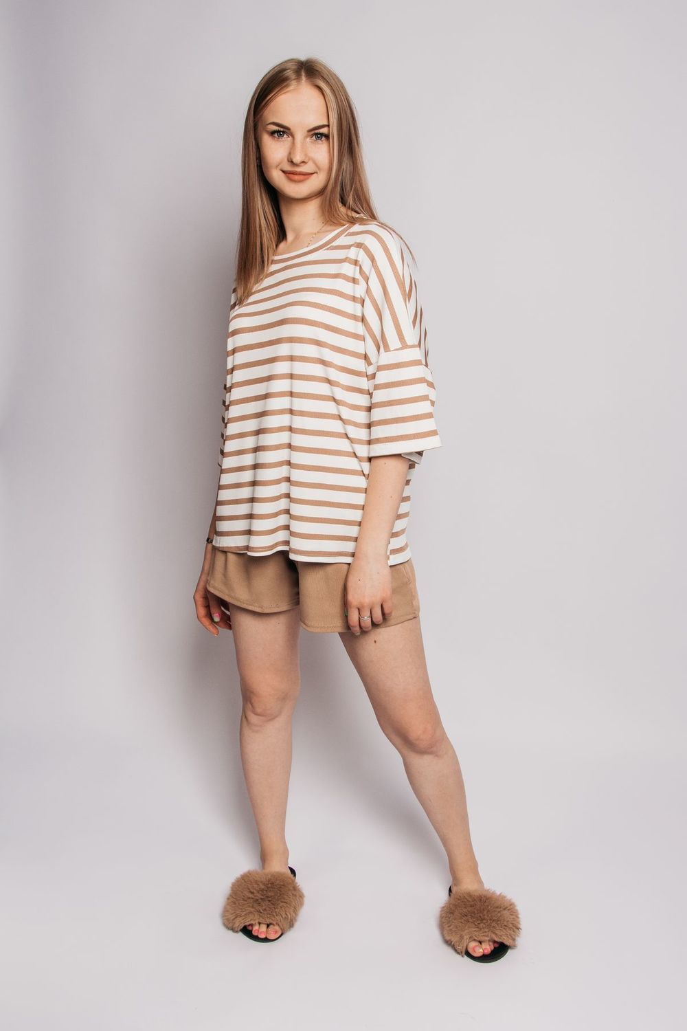 Комплект женский (футболка+шорты) 4357 - белый/коричневая полоска