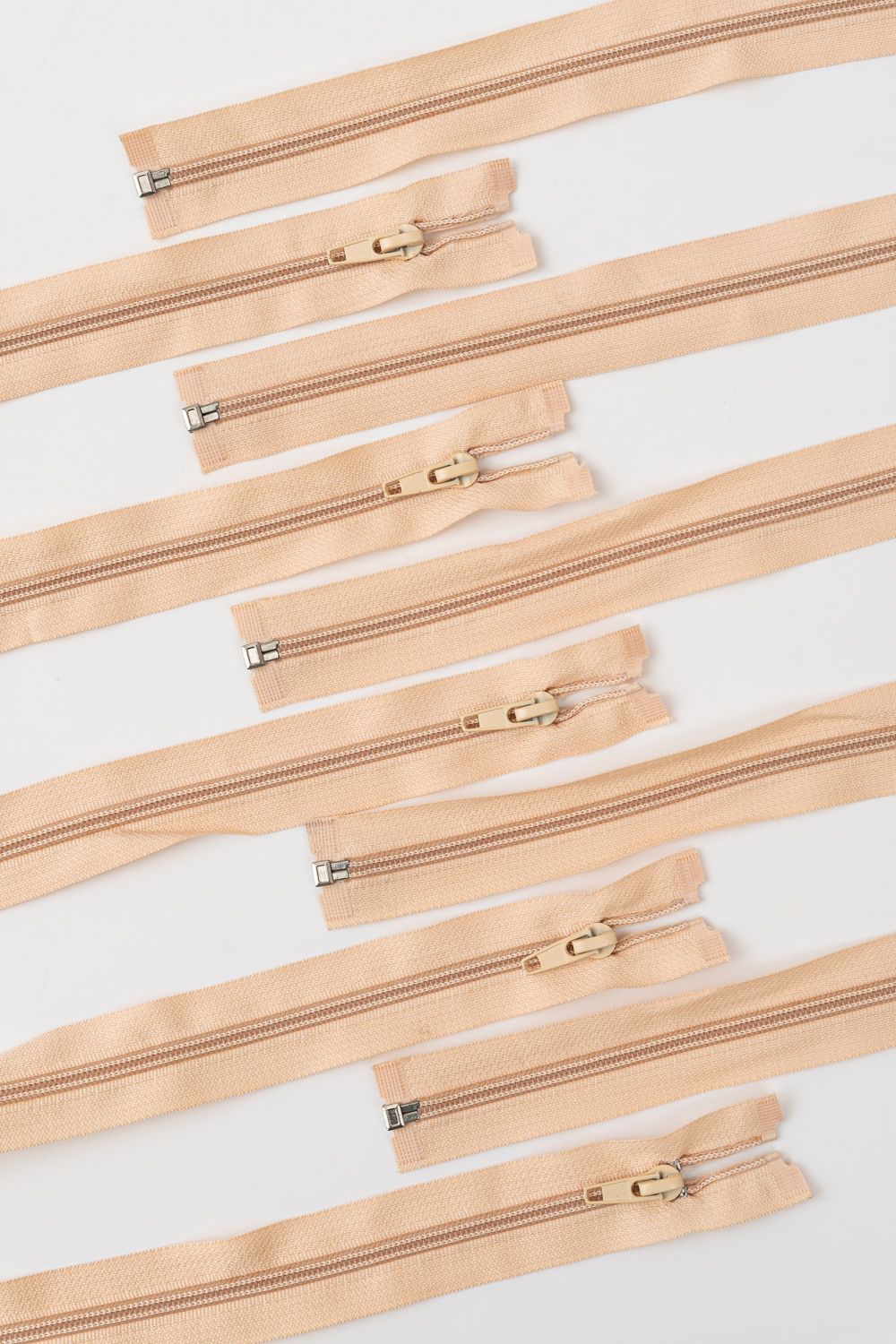 Молния спираль №5 65 см (в упак.10шт) - бежевая С227