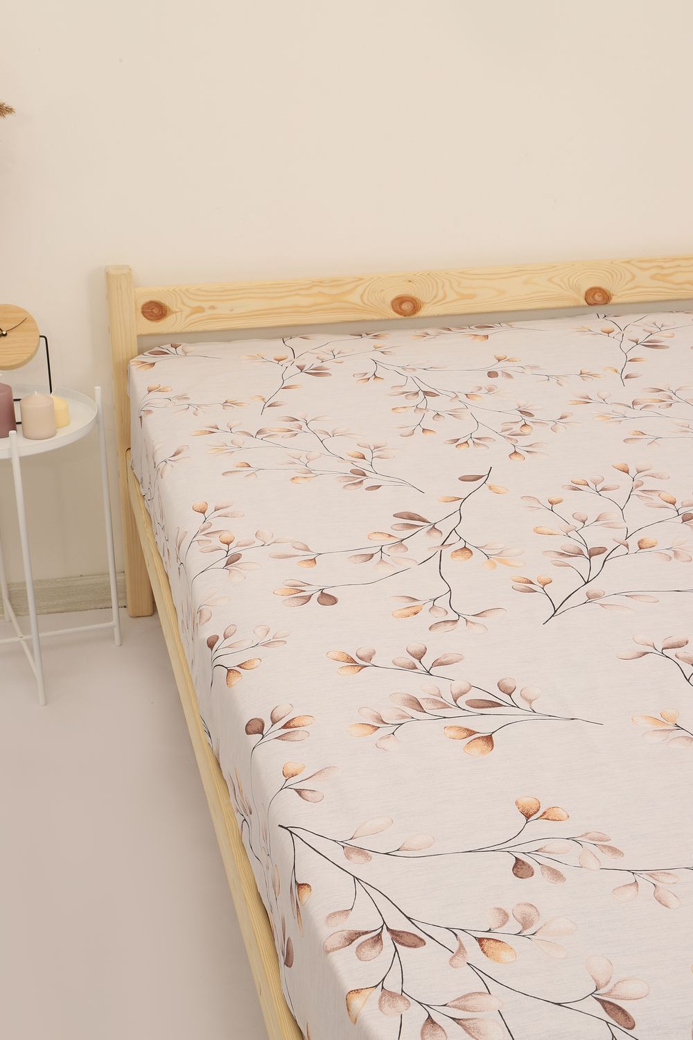 Простыня на резинке Веточки - бежевый