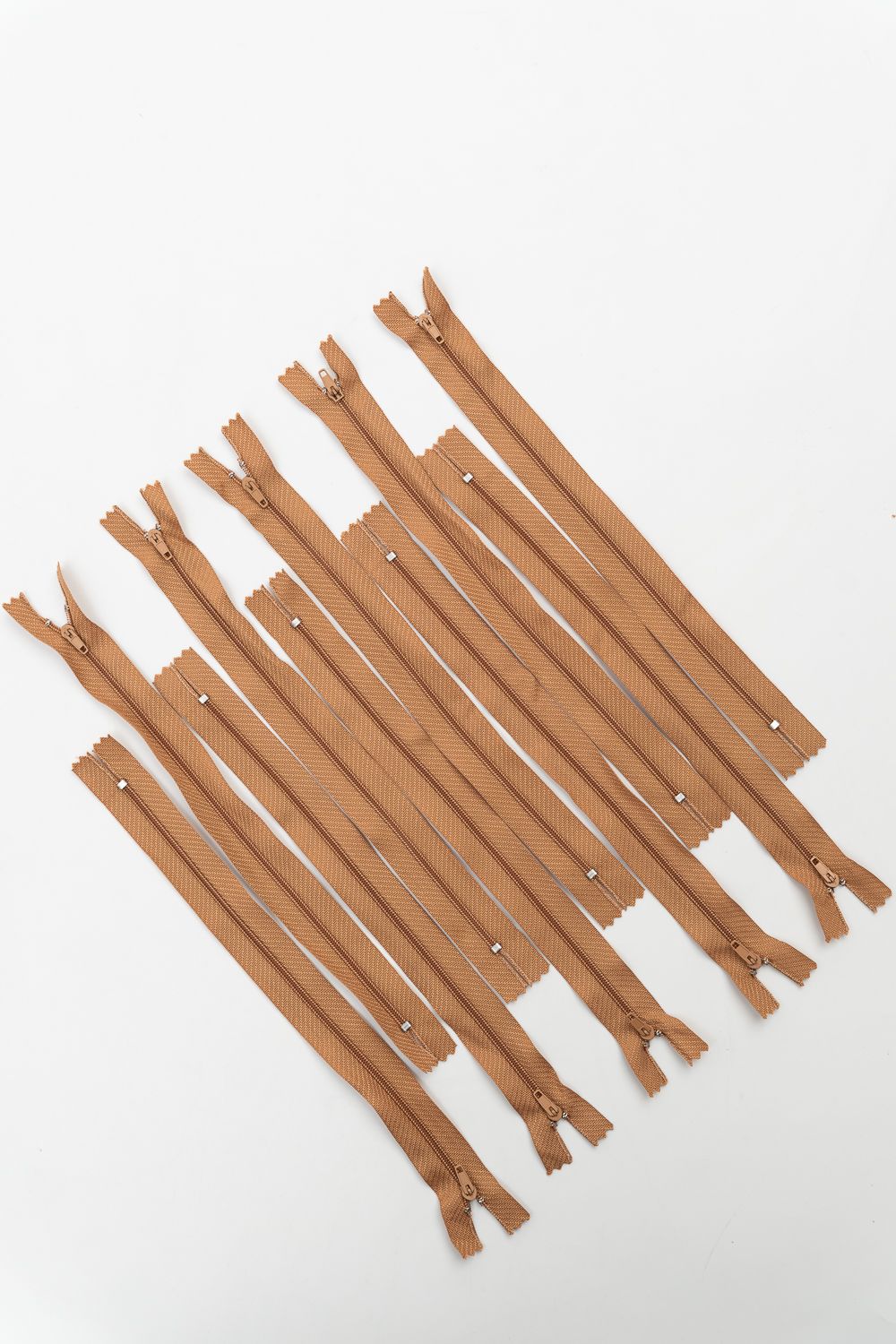 Молния спираль №3 25 см (в упак.10шт) - коричневая С123