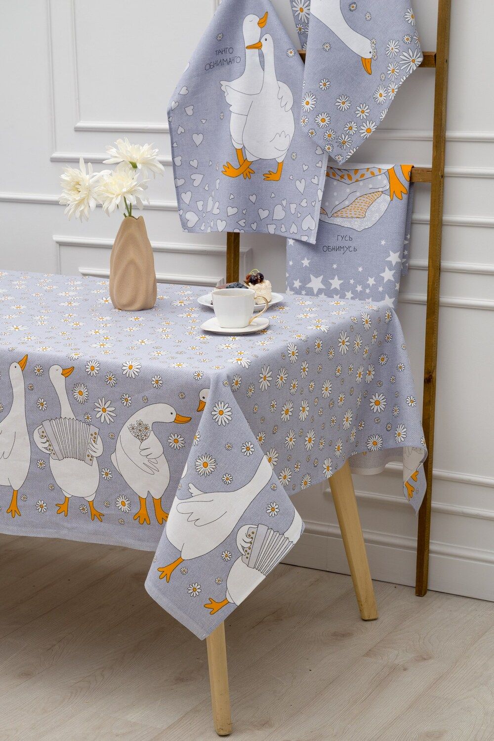 Скатерть Ромашки - светло серый