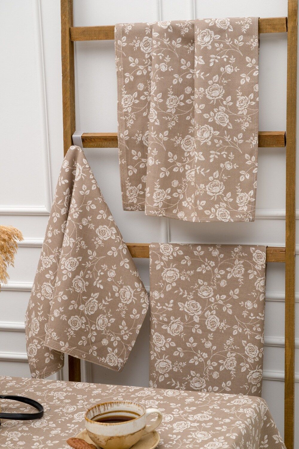 Полотенце кухонное Розы на льне - коричневый