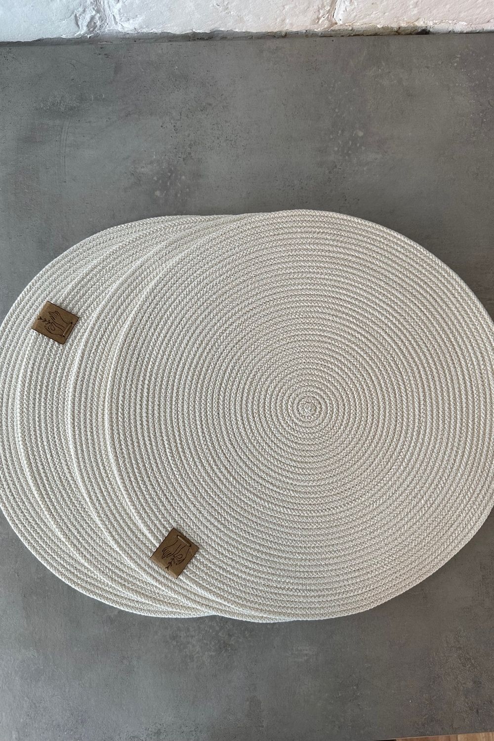 Сервировочная салфетка круглая 17102 - молочный