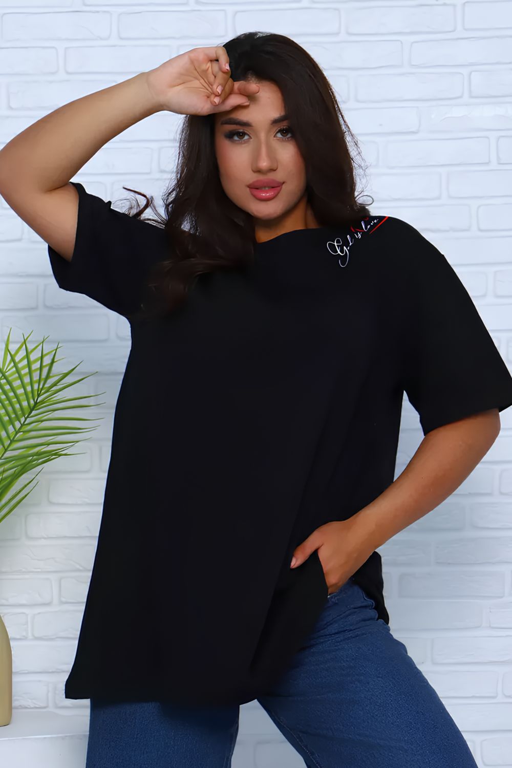 Удлиненная футболка с надписью на плече Арт. 1095 - черный