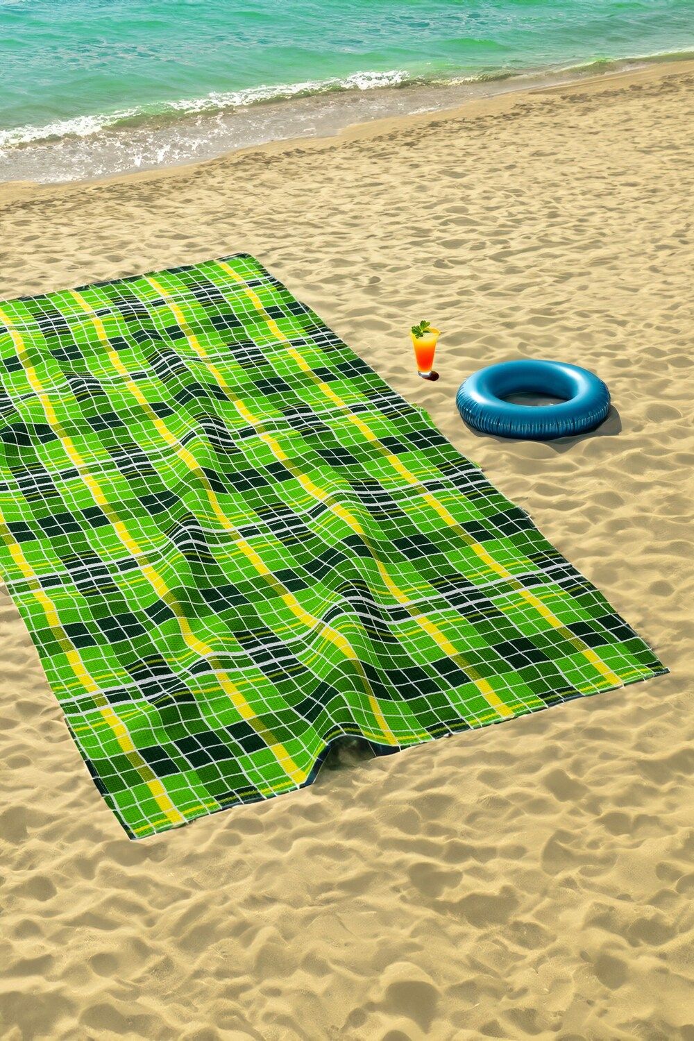 Полотенце пляжное Яркая клетка - зеленый
