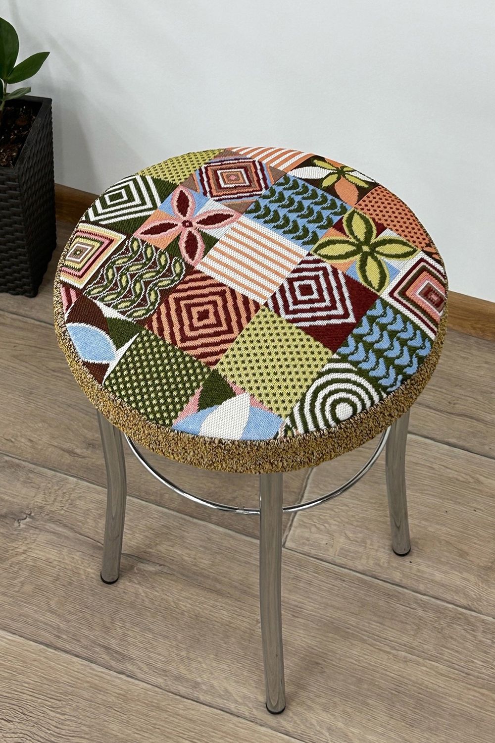 Сидушка на табурет круглая 32 - зеленый/квадрат