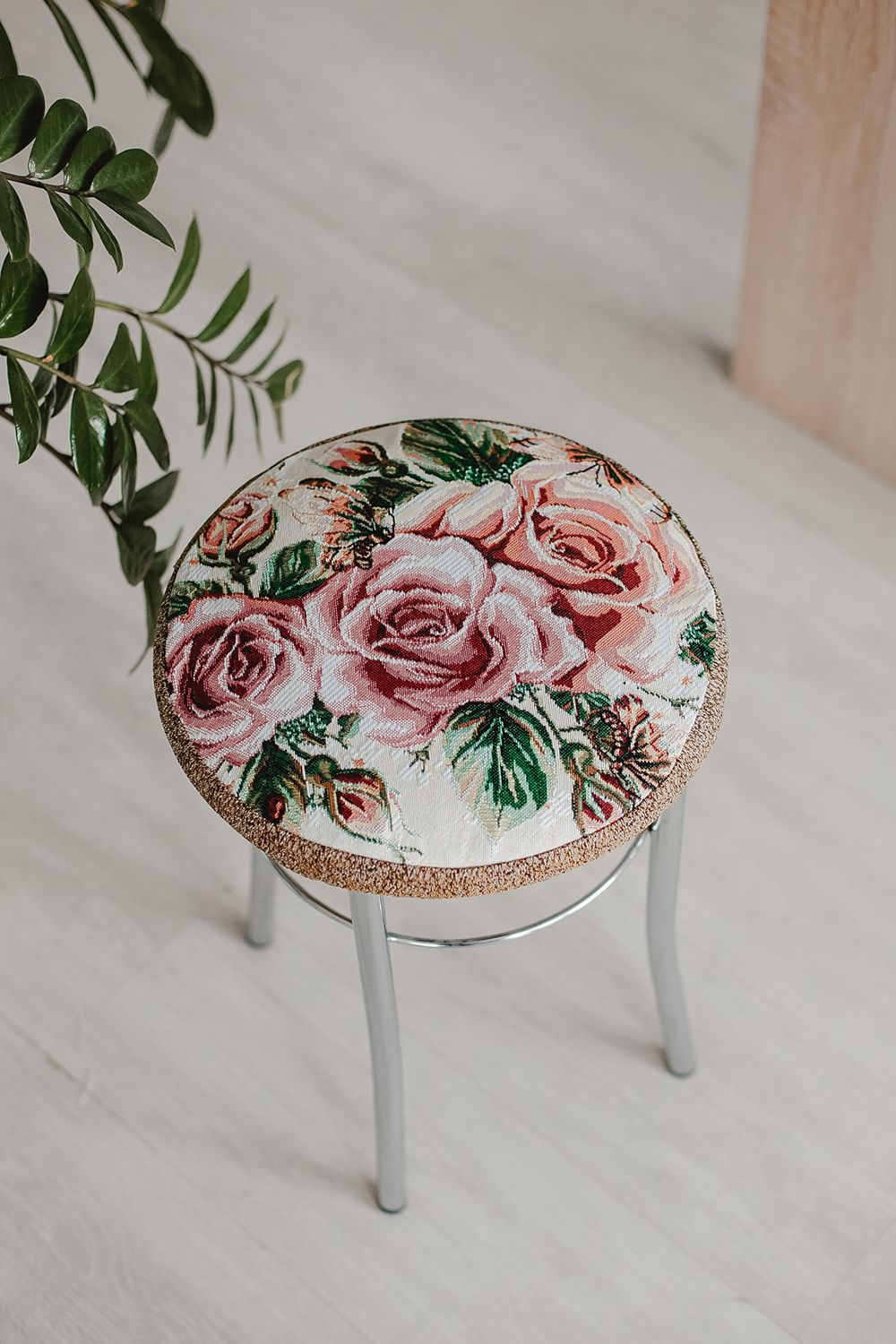 Сидушка на табурет круглая 32 - бежевый/роза