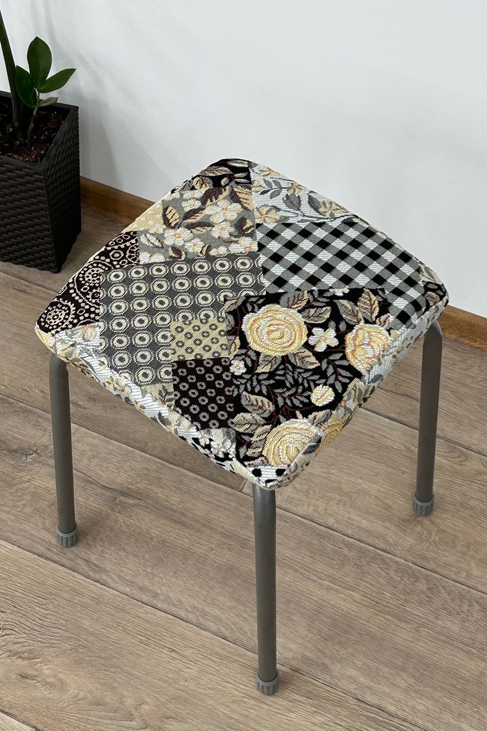 Сидушка на табурет квадратная 32х32 - черный/роза