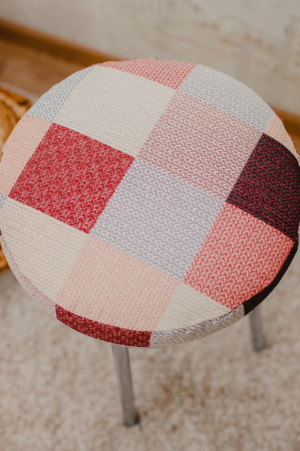 Сидушка на табурет круглая 32 - бежевый квадрат