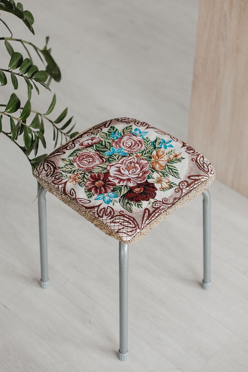 Сидушка на табурет квадратная 32х32 - коричневый роза