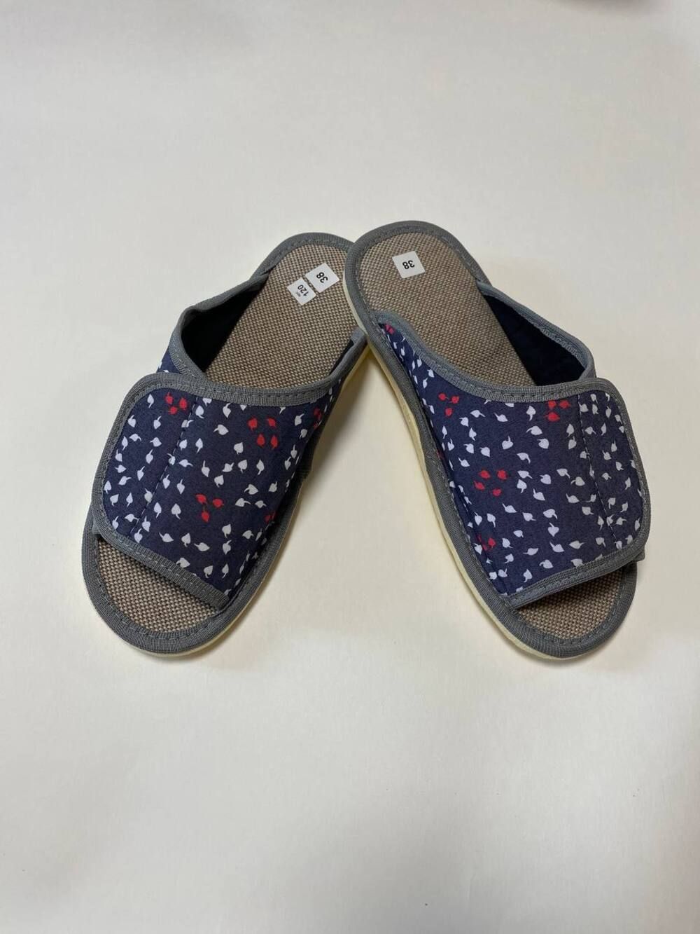 Тапочки женские арт.122 - серый лист крас бел