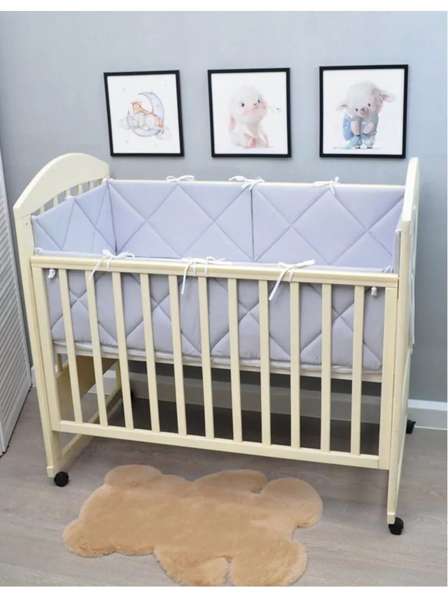 Бортики в кроватку для новорожденных стеганые - светло-серый
