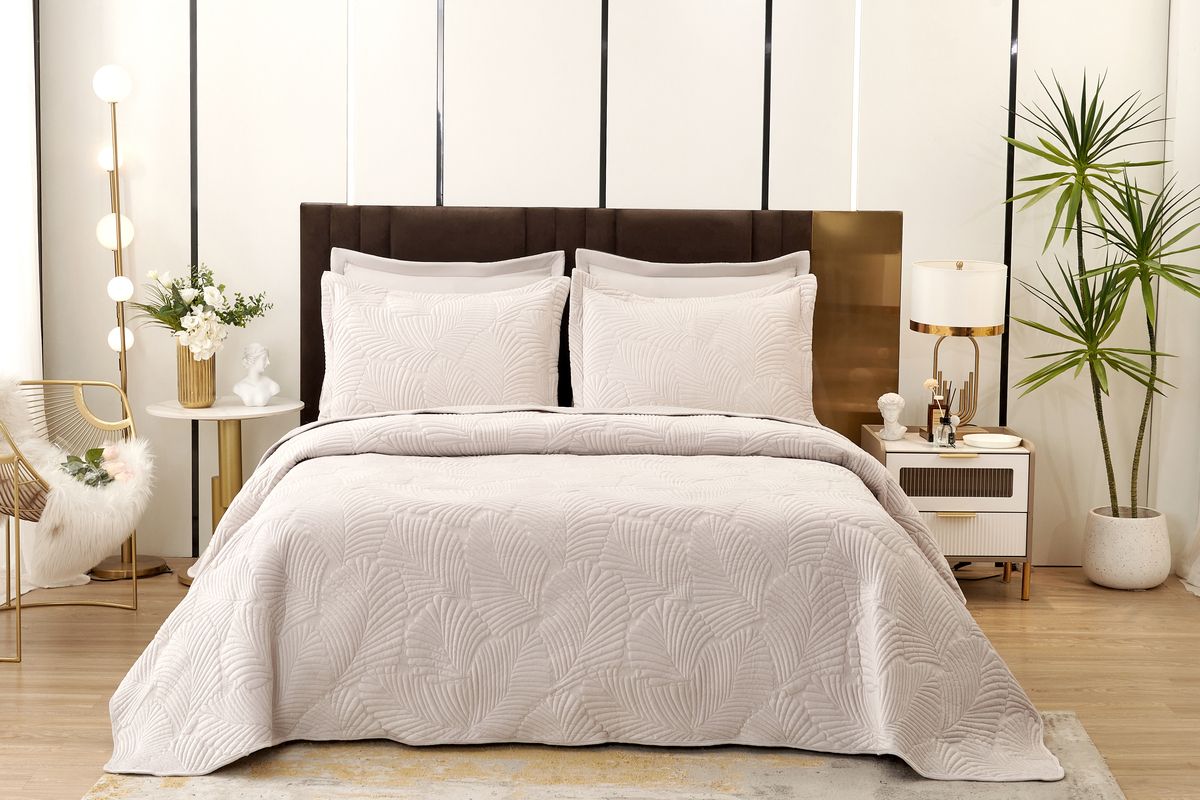 Покрывало Мейфэр 240х260 с наволочками 50*70 (2шт) - серебро