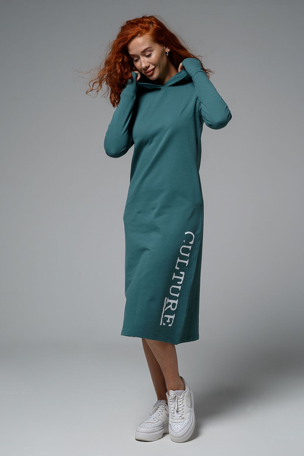 8520 Платье с капюшоном - изумруд+Культура