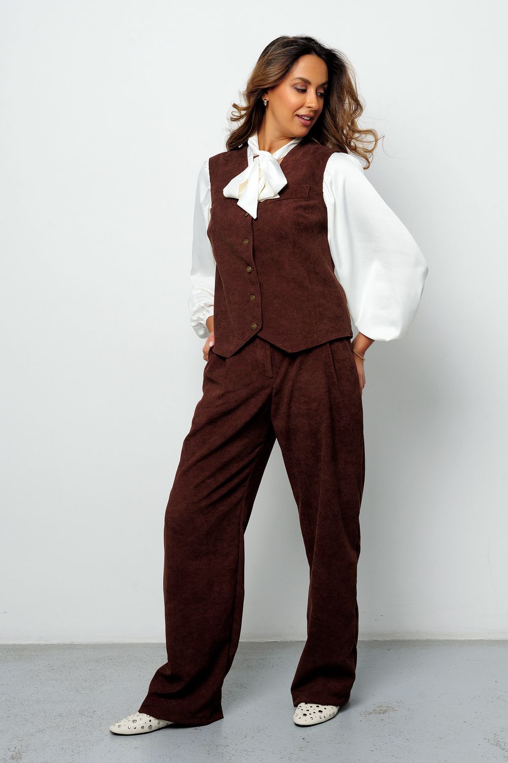 Костюм брючный вельветовый с жилеткой 399BRN - коричневый