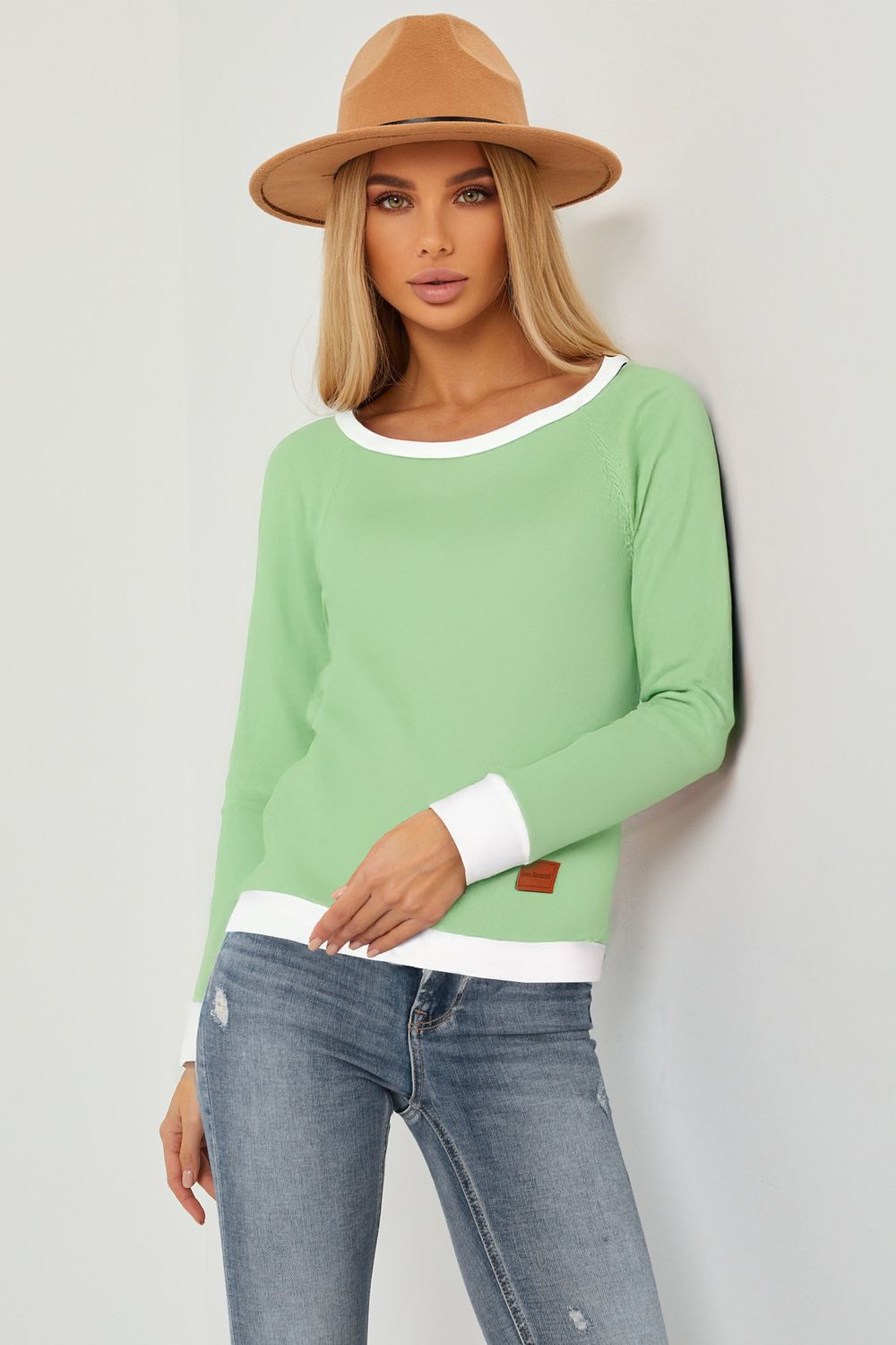 Кофта лодочка женская с округлым вырезом - фисташка