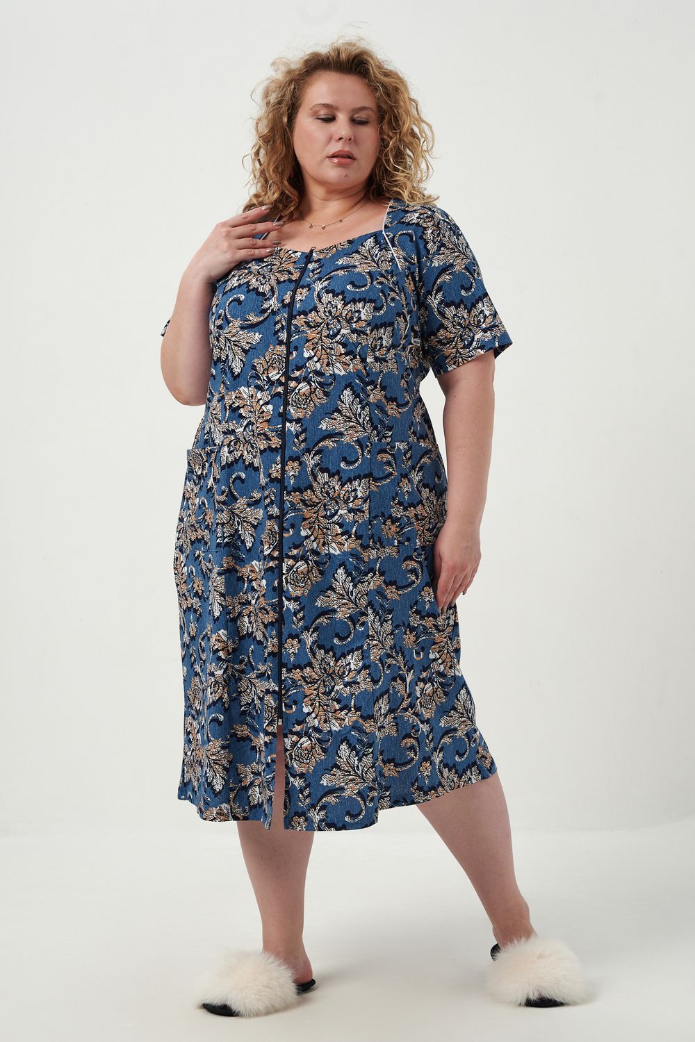 Халат домашний на молнии 83603 - вензель синий