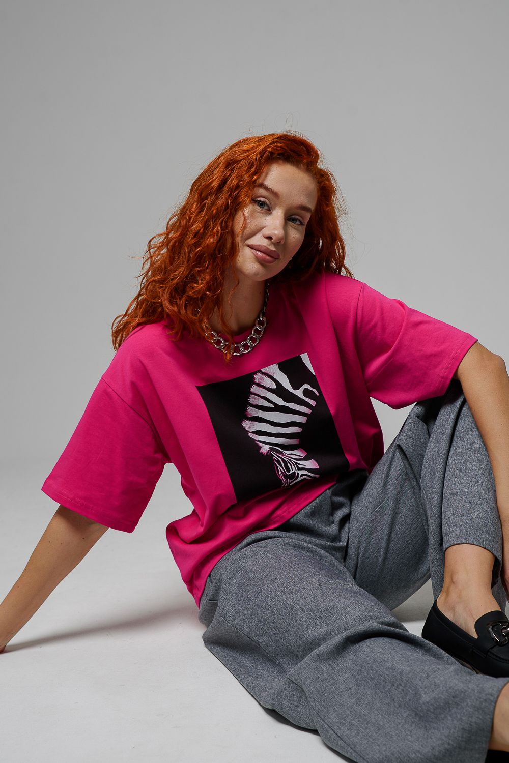 8506/1 Футболка женская оверсайз - фуксия+Зебра