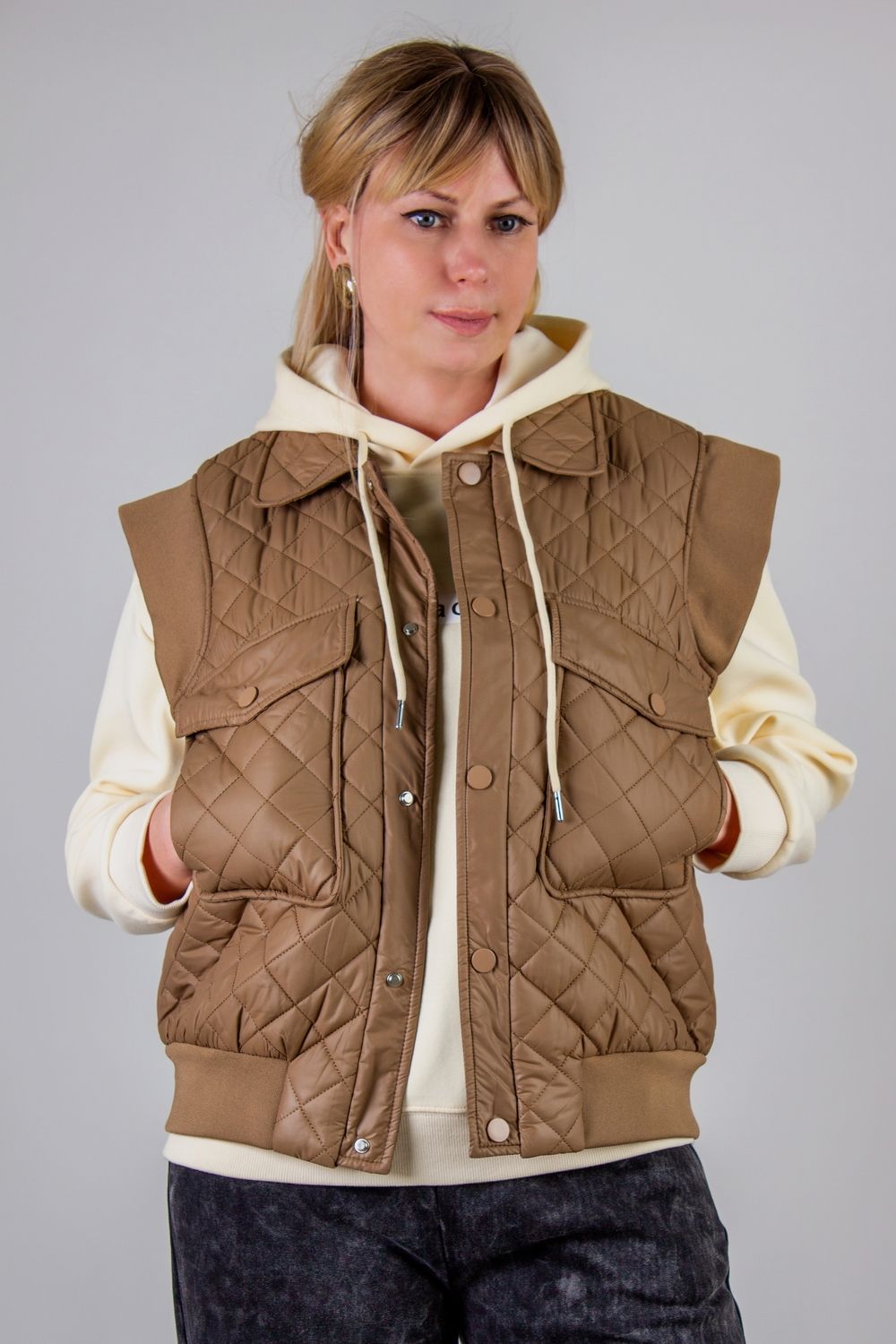 Жилет утепленный безрукавка арт. H025 - коричневый