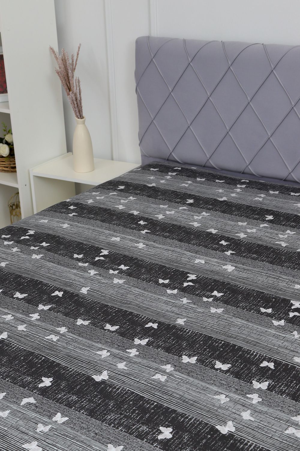 Простыня на резинке поплин Бабочки-компаньон - черно-серый