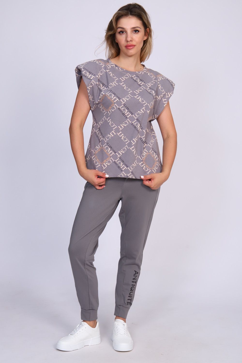 Женский костюм с брюками и футболкой 347 - серый