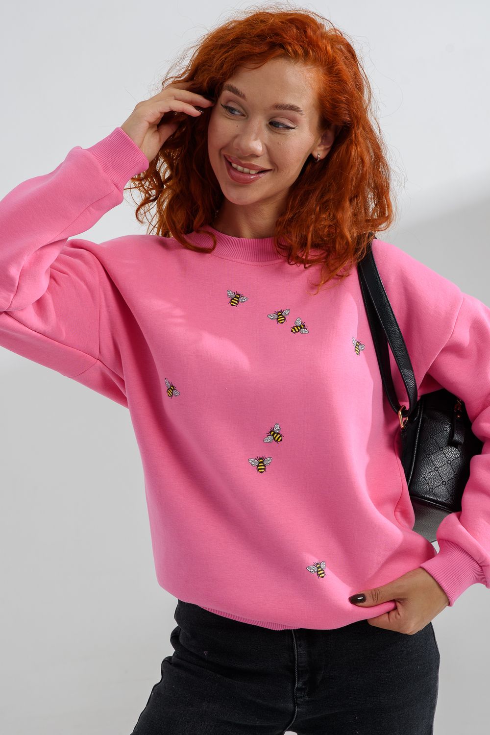 8569 женский свитшот оверсайз - розовый+пчелы