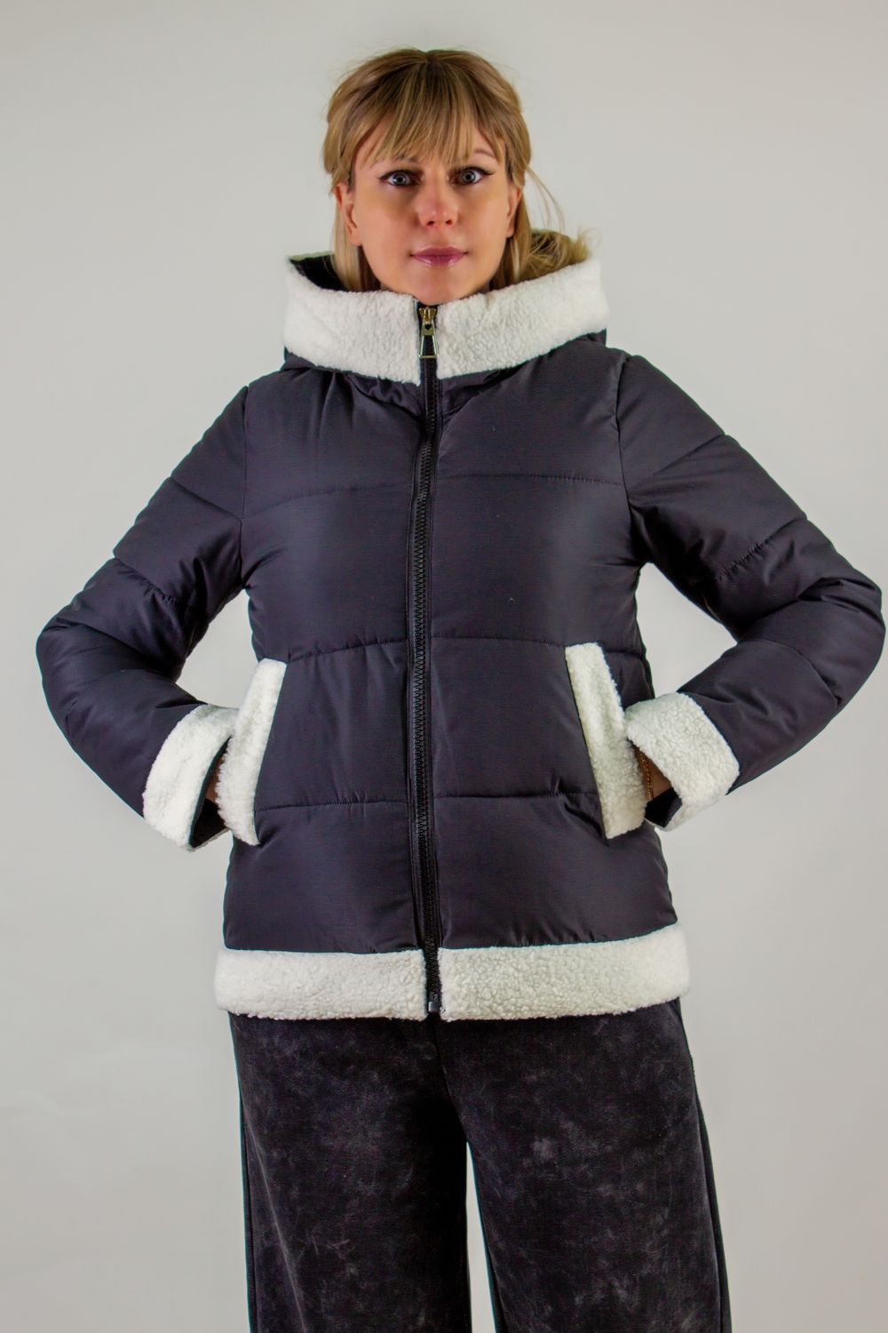 Демисезонная куртка с меховой отделкой, арт. 822 - черный