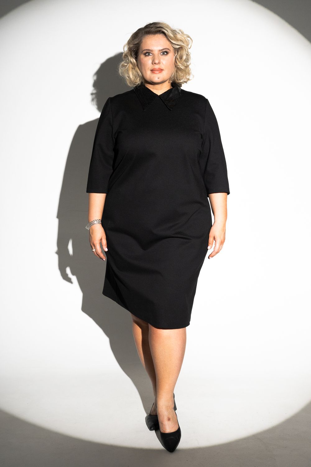 Платье с пайеточным воротом - черный