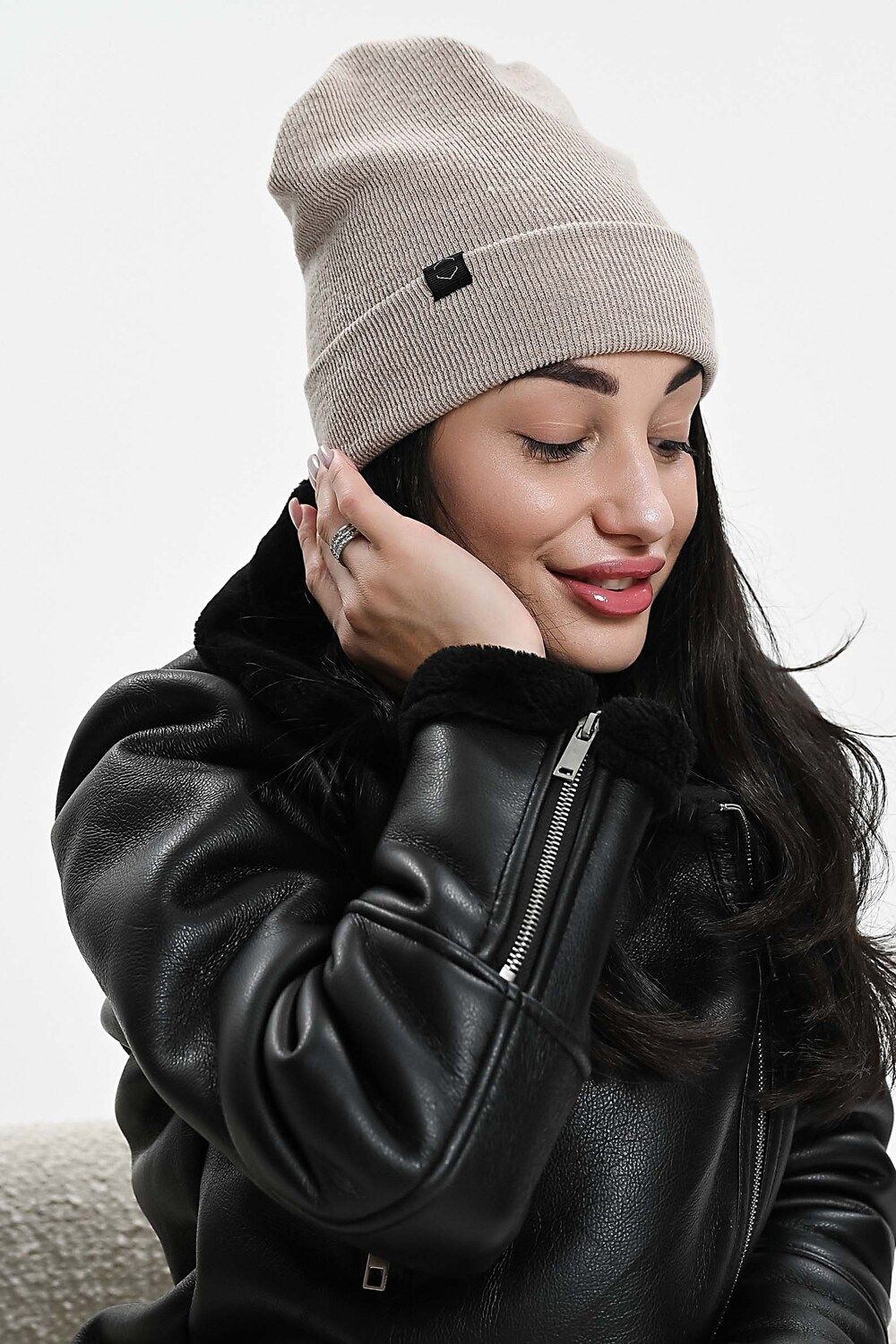 Шапка теплая в рубчик - бежевый