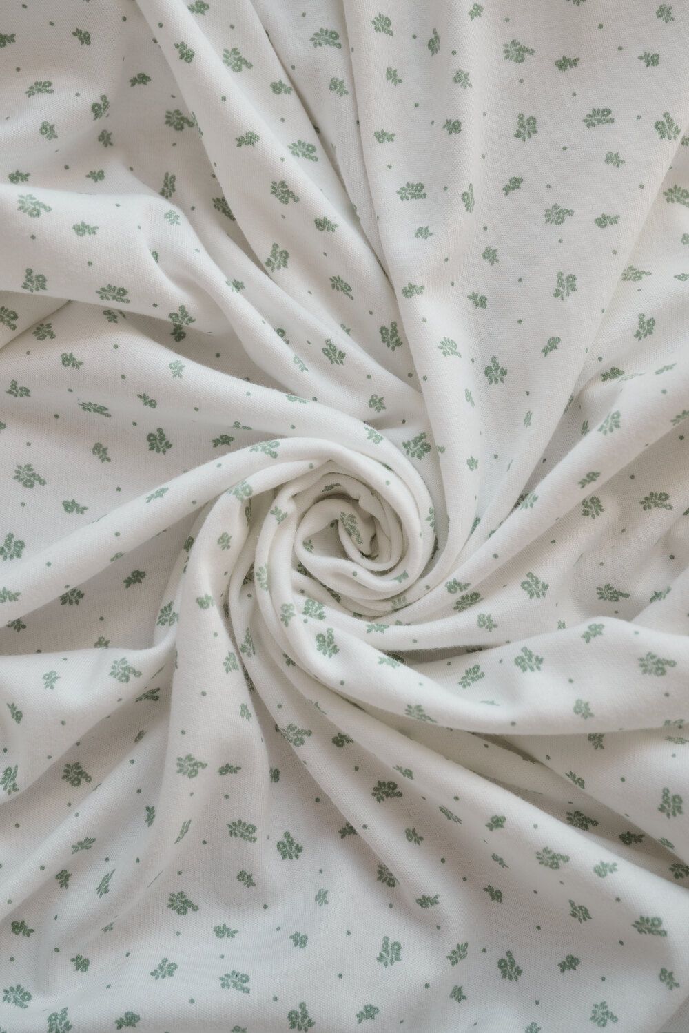 Простынь на резинке детская 120*60 для новорожденных - зеленые цветы