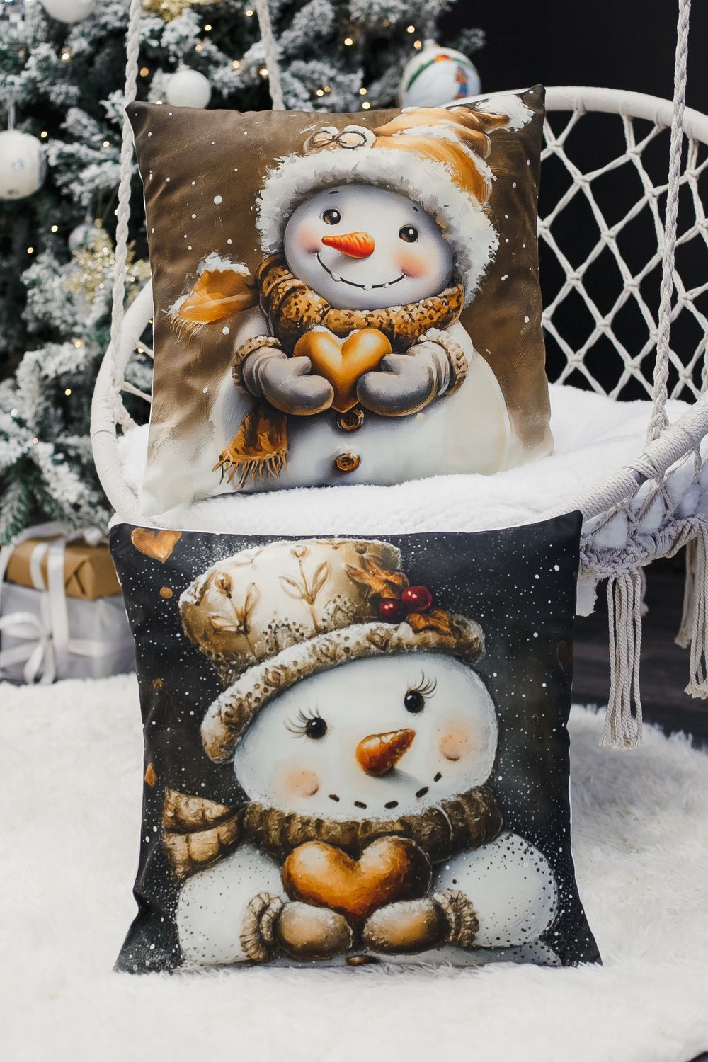 Наволочка декоративная новогодняя 2 шт 3D эффект велюр - СнеговикиИсердце