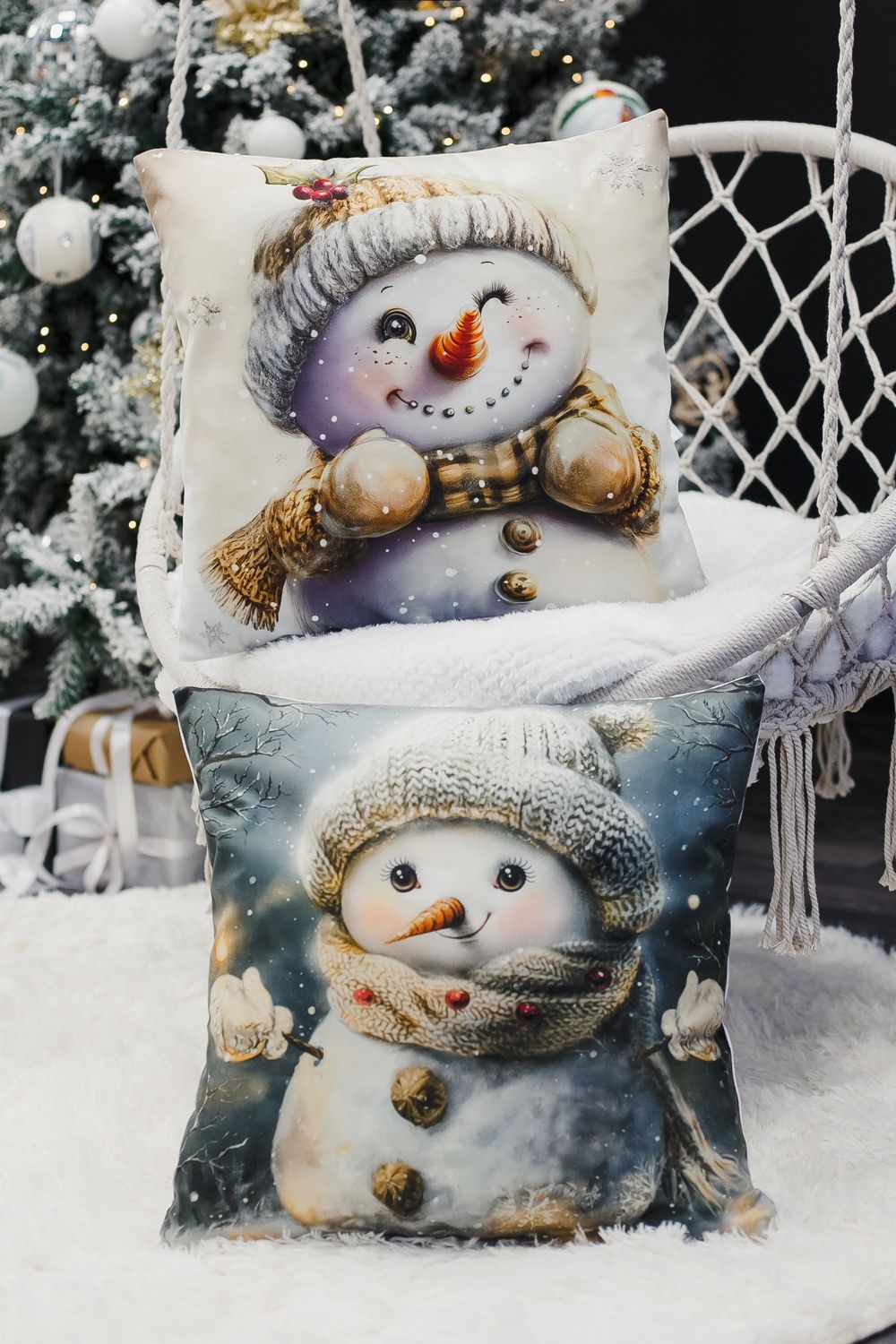 Наволочка декоративная новогодняя 2 шт 3D эффект велюр - СнеговикПодмигни
