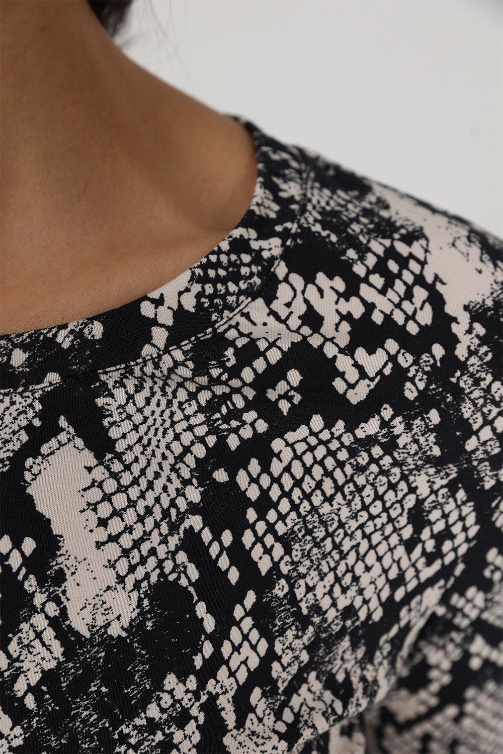 Лонгслив облегающий повседневный skims - питон