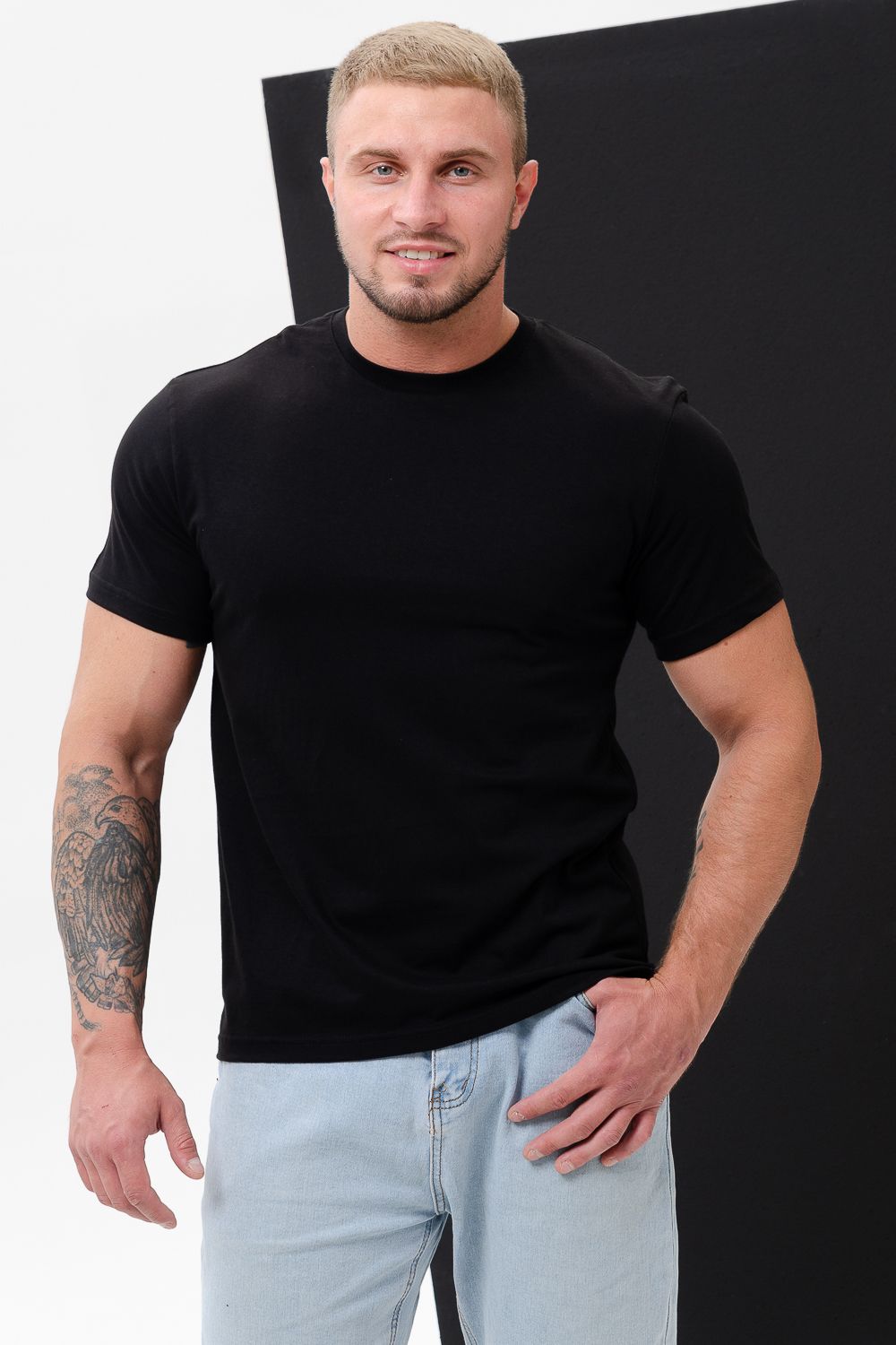 Футболка Матвей - черный