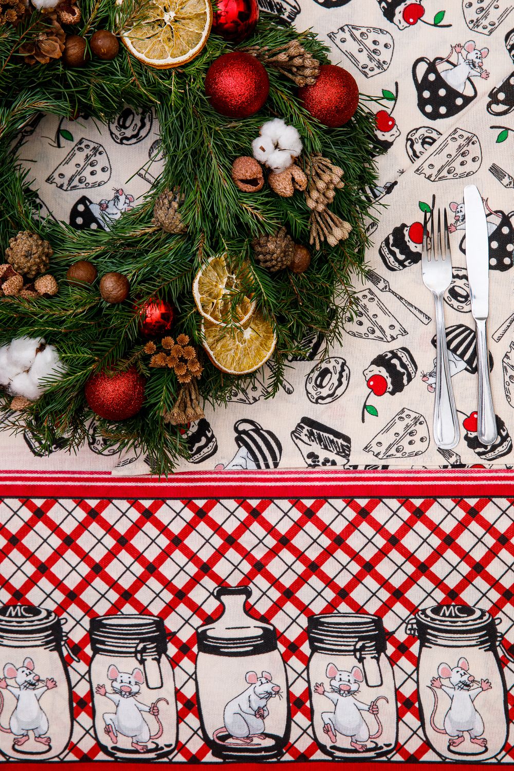 Скатерть Мари Санна Мыши в банках 150х180 - красный