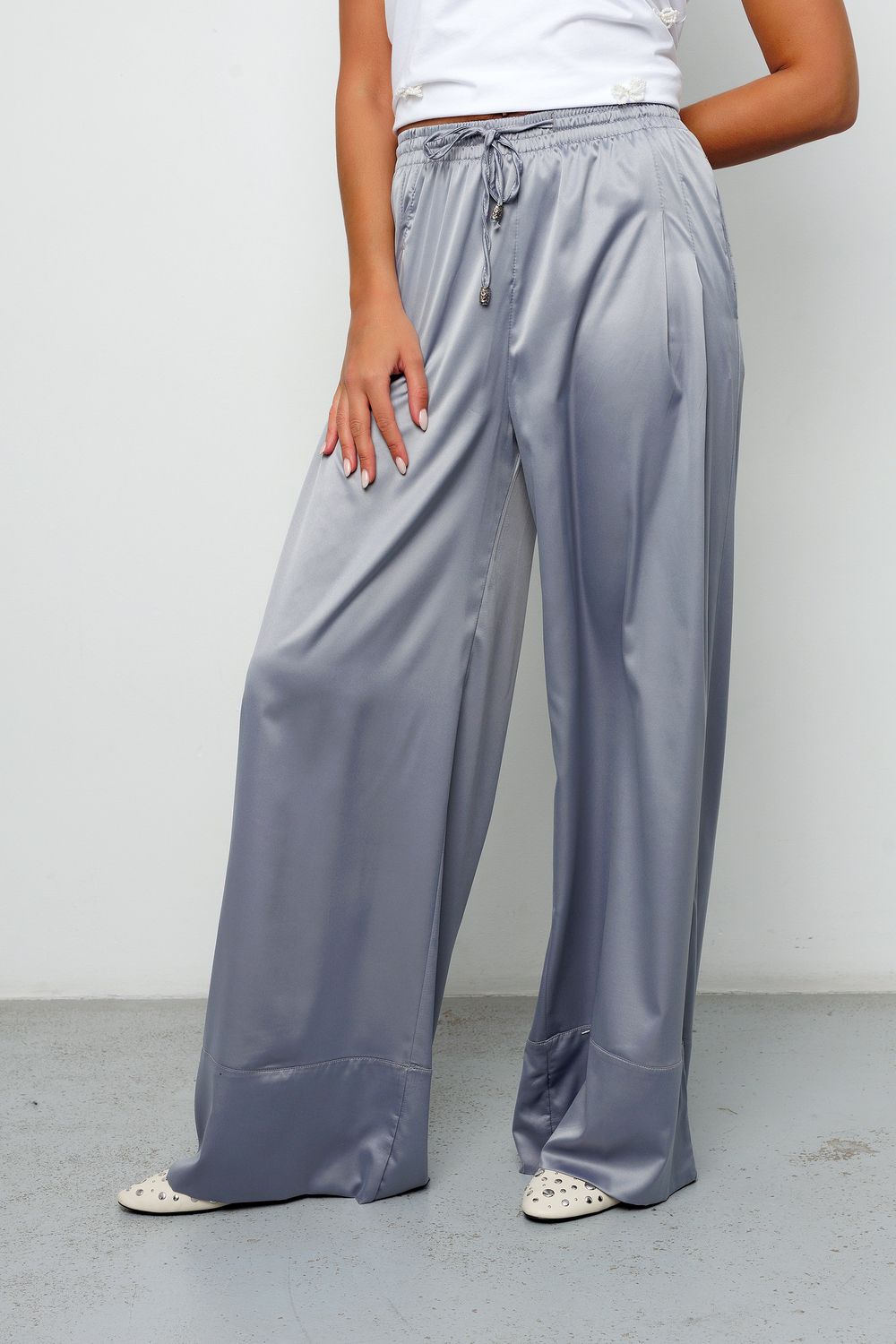 Брюки палаццо на резинке атласные 398GRY - серый