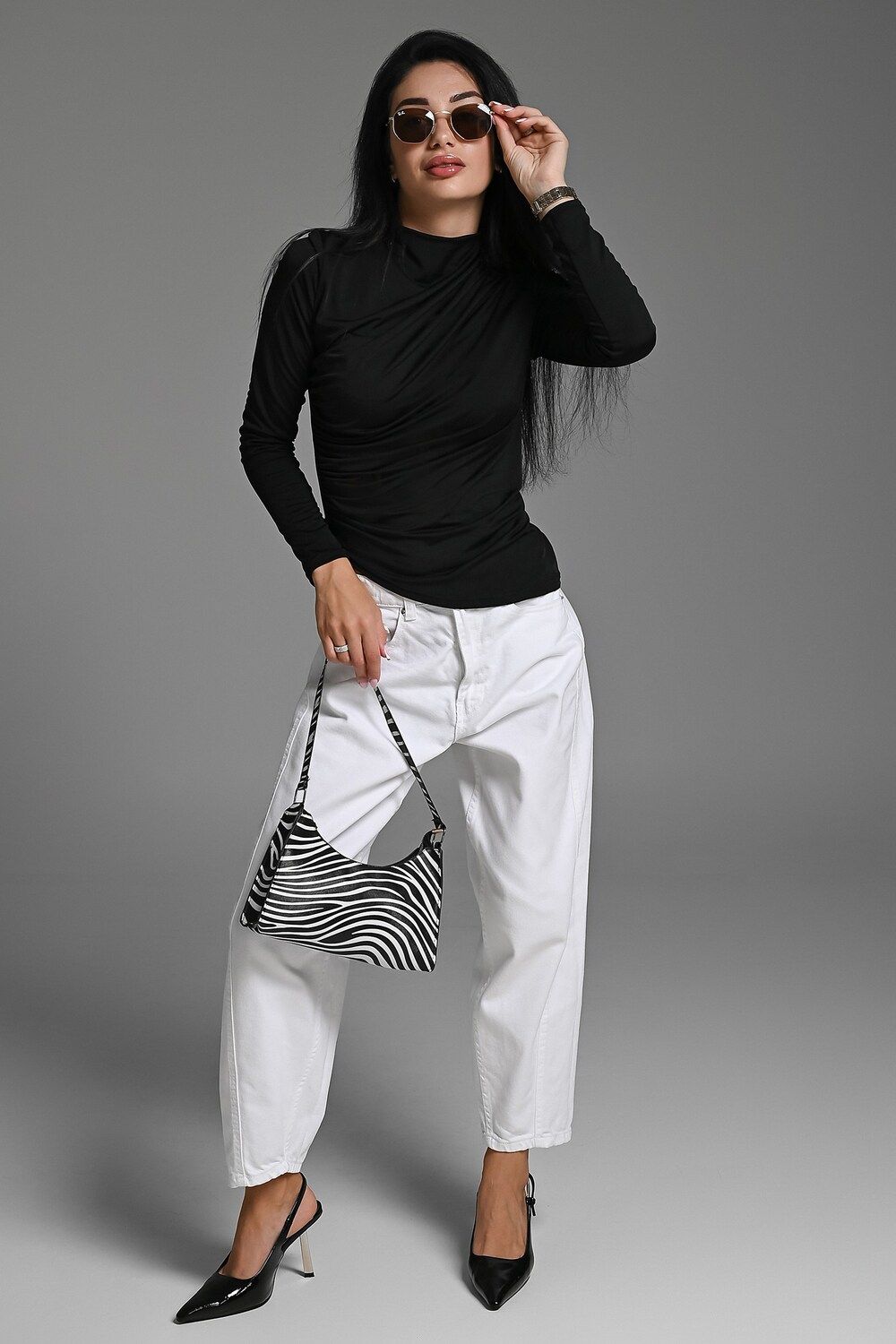 Лонгслив с драпировкой - черный