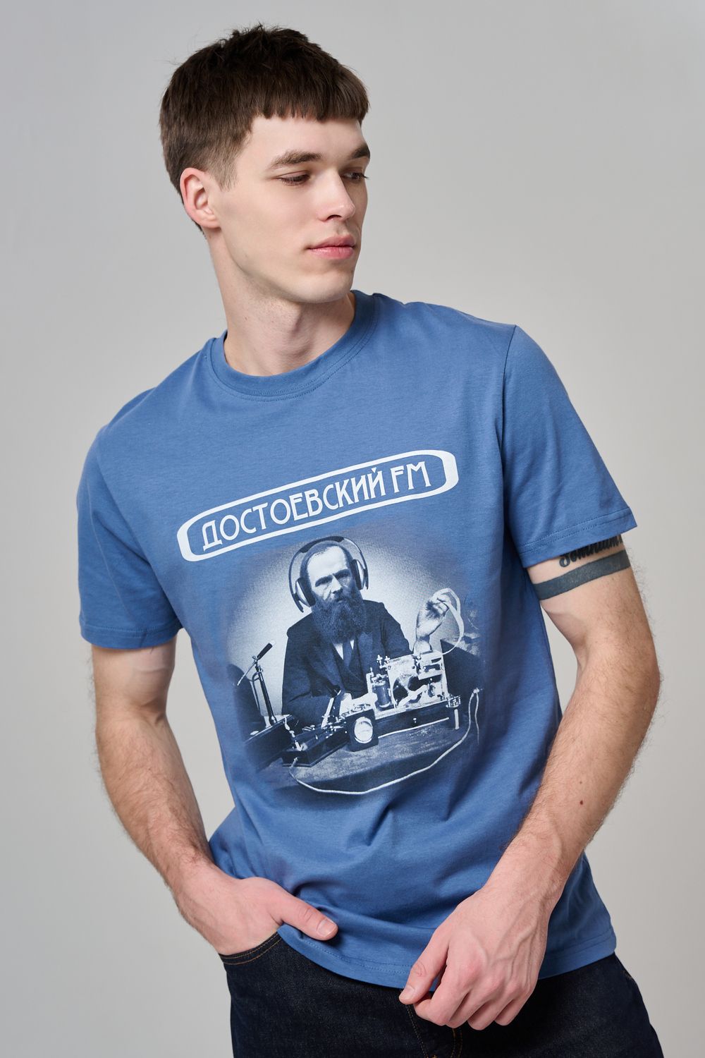 8590 футболка унисекс - джинс+Достоевский