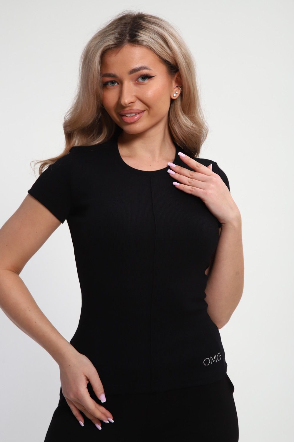 Футболка женская с швом и стразами ФЖ-002 - черный