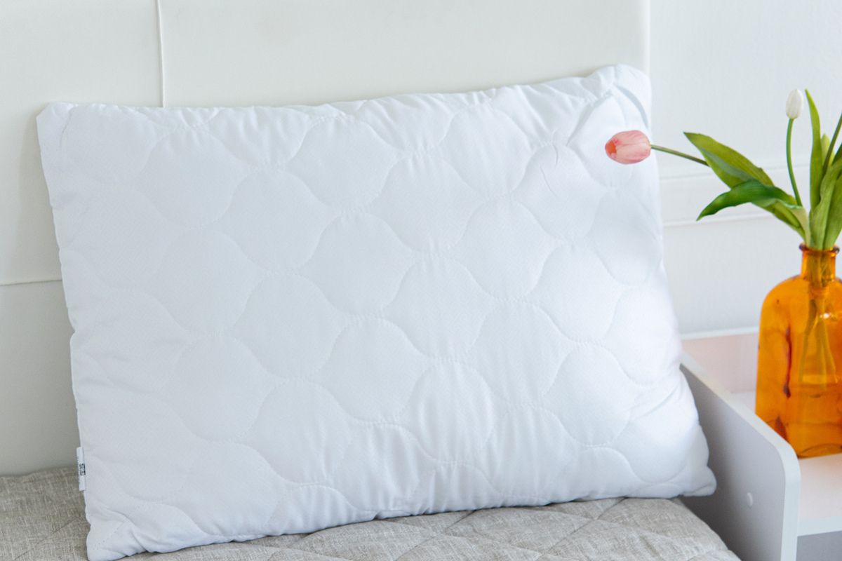 Подушка "Юнибив" бамбук+леб.пух на молнии стеганая  м/ф(белая) 550гр, сумка - белая