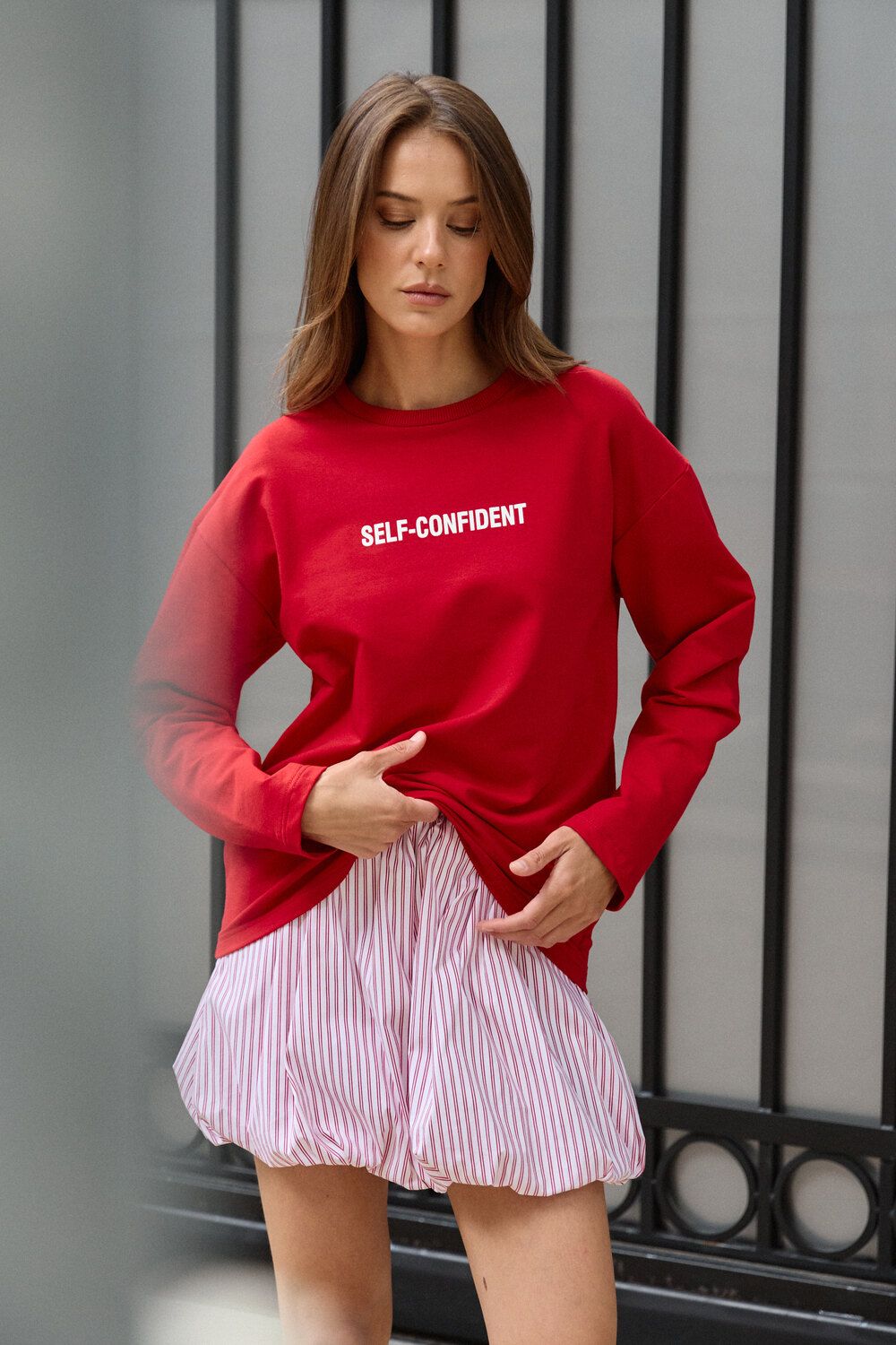 Лонгслив оверсайз с принтом SELF CONFIDENT - красный